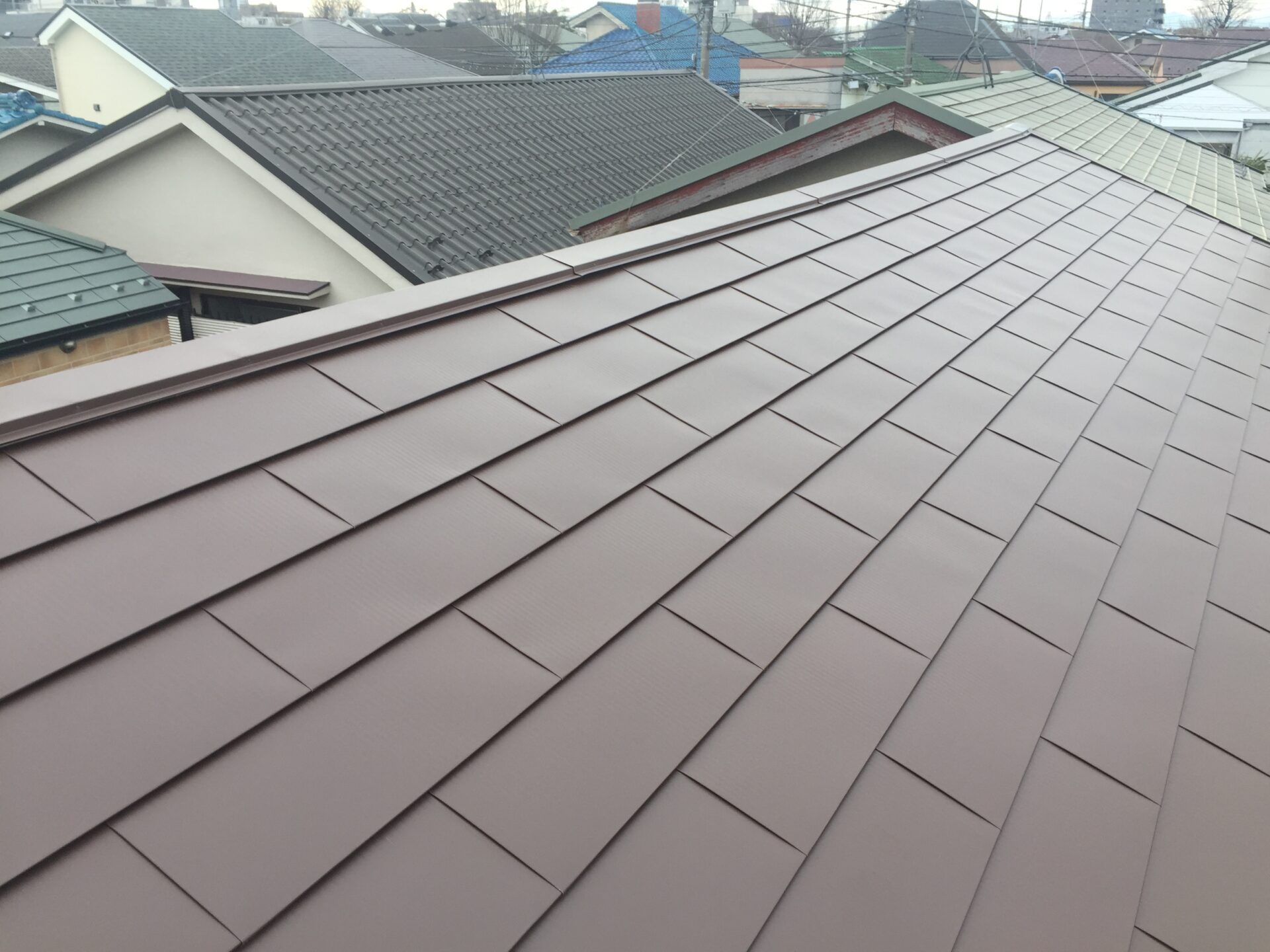 軽いガルバリウム鋼板の屋根