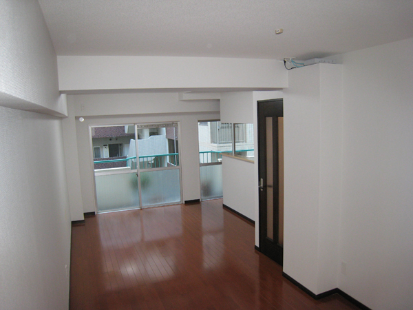 和室の２部屋をつなげて広々のLDKにし、部屋全体が広々と明るく！